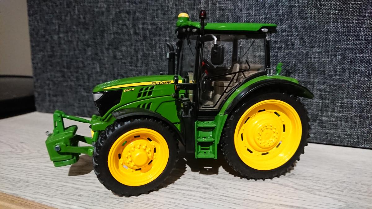 PRÉSENTATION D'UNE MINIATURE AGRICOLE EN 1:32 JOHN DEERE 6125r