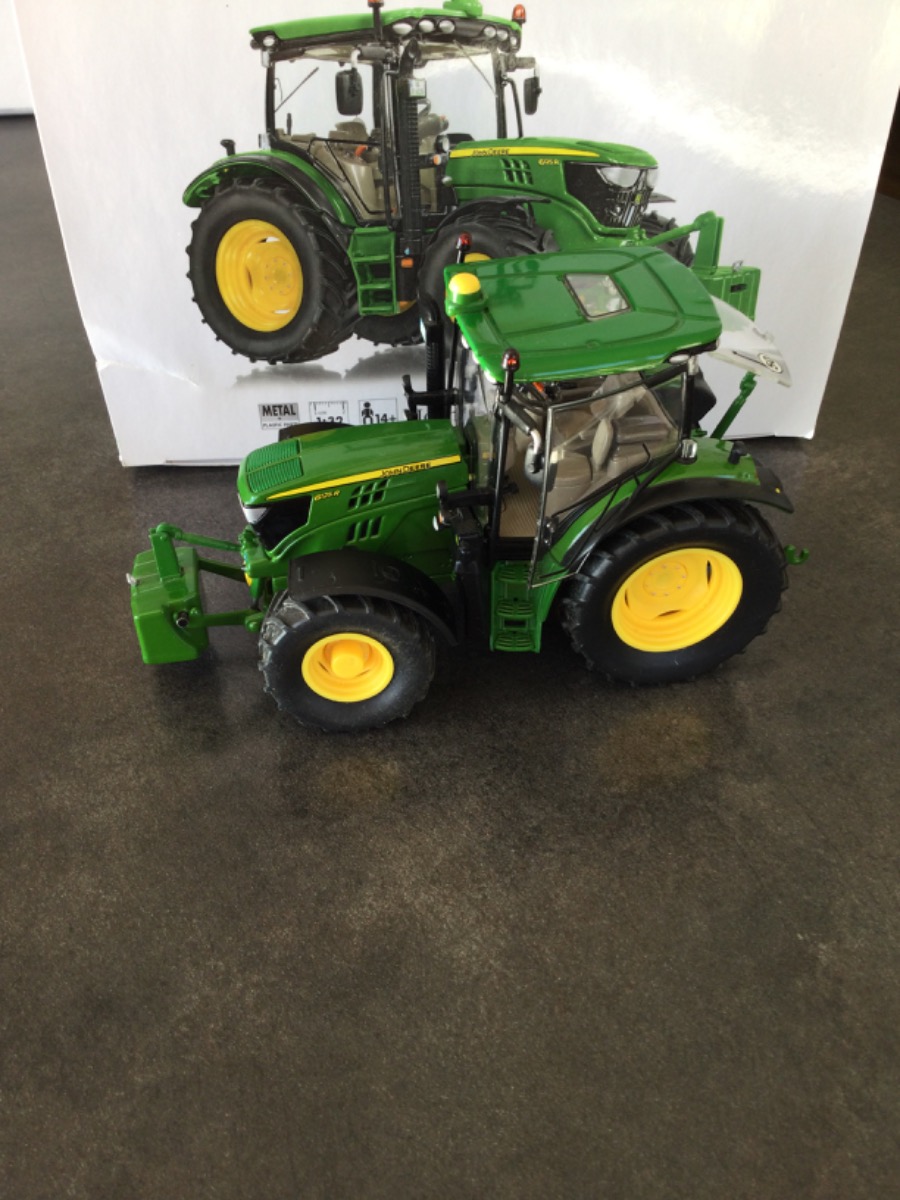 PRÉSENTATION D'UNE MINIATURE AGRICOLE EN 1:32 JOHN DEERE 6125r 