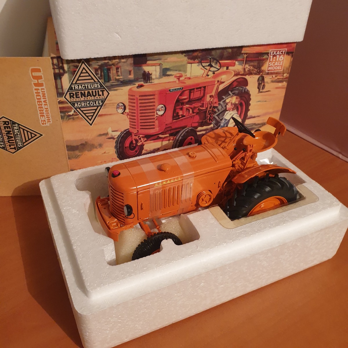 Tracteur Miniature Renault R3042 pour tracteur ancien