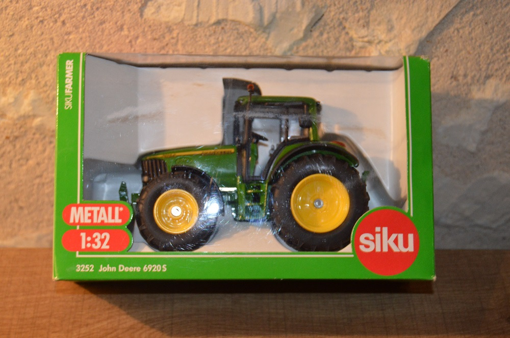 SIKU 1:32 - 3252 John Deere 6920s