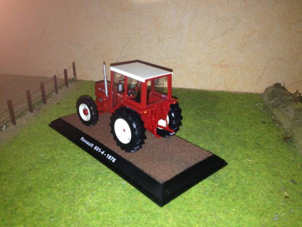 Oeuvre : Précisions - tracteur (miniature) ; Tracteur Renault 651