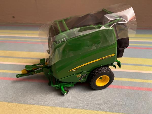 JOHN DEERE Presse 990 Balle ronde 